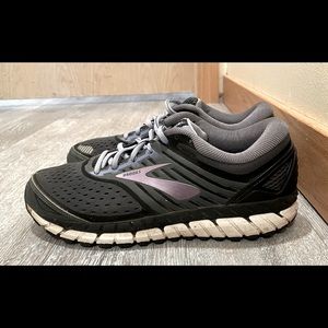 Brooks Ariel women’s size 9